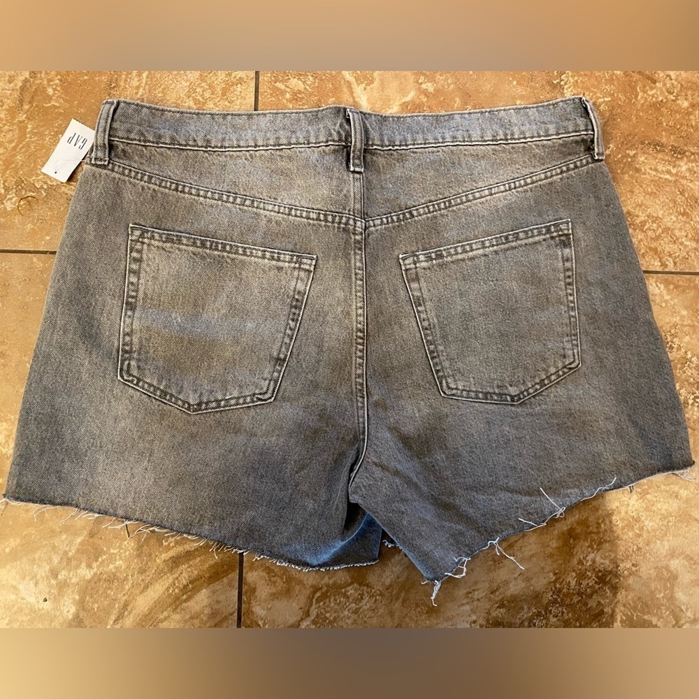 NWT Gap low stride zipper-Fly Destructed Denim light wash black Shorts  14/32 - Picture 5 of 9